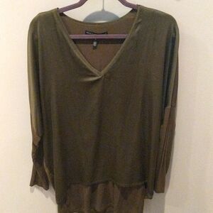 White House Black market long v-neck top size medium.